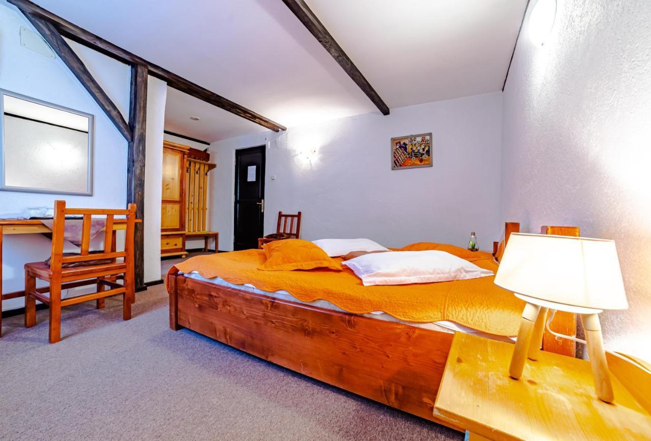 Pensiunea Hanul Oierului Bran (Brasov) Exterior foto